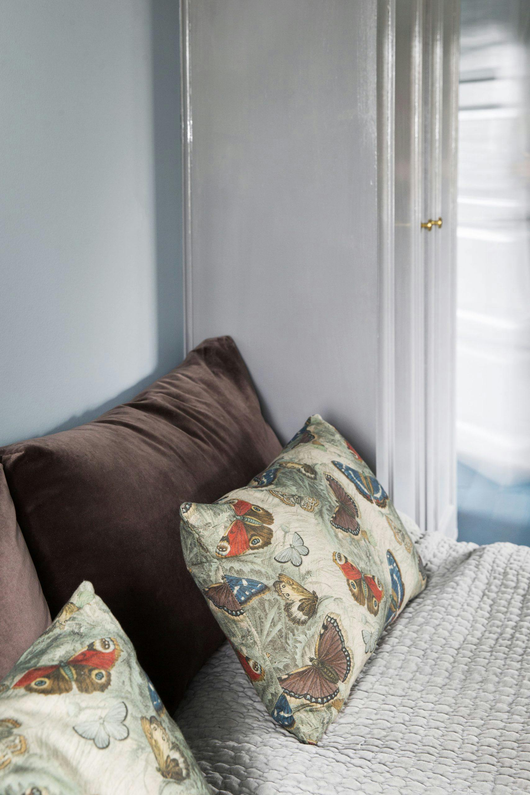 010 sovev sidsel 2020 Himla sengeteppe og Designers Guild puder
